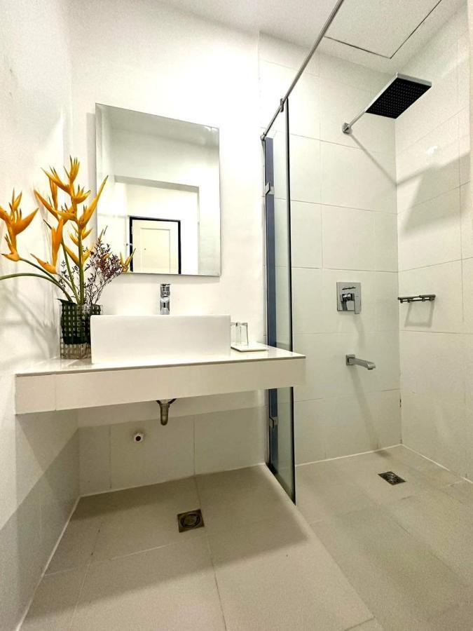 Ruhe Suites Coron Bagian luar foto